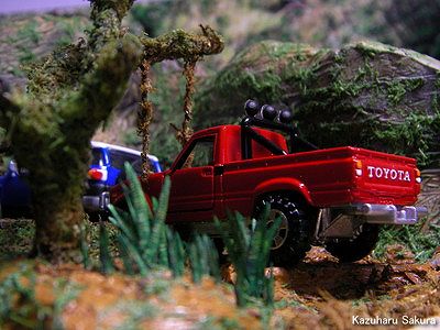 トミカ・ハイラックス、マジョレット・FJクルーザーに似合うジャングルのジオラマ完成画像～